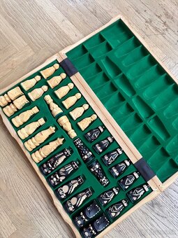 Originálne drevené šachy (53x52 cm) Nové - 7