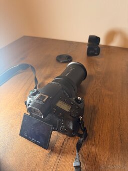 Sony Cyber-shot RX10 Mark III - 7