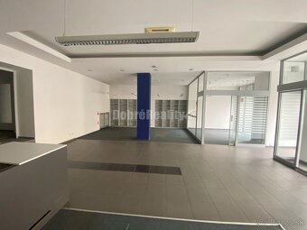 Na predaj pekná komerčná budova v centre mesta Lučenec - 7