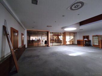 Kongresová sála, lobby, kuchyňa, jedáleň a príslušenstvo na  - 7