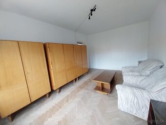 ⌂ Prenájom 2-izbový byt s balkónom 56 m2 Prievidzská Handlov - 7