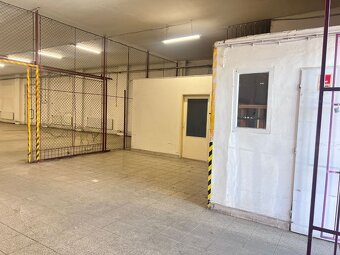 Na prenájom sklad 1474 m² s nakladacími rampami a kancelársk - 7