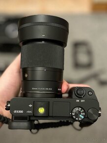 Sony a6300 + príslušenstvo a objektívy - 7