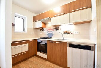 Rodinný dom s dvoma vstupmi a veľkým pozemkom (1 041 m²) – O - 7