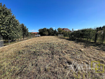 Veľký pozemok až 1699m2, samostatne stojaci RD, všetky IS, H - 7