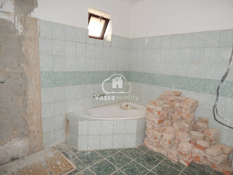Na predaj 2 izbový tehlový dom v Gbelciach s projektmi . - 7