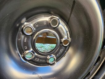 Originálna zimná sada VW - 5x112 r17 + 215/65 r17 99H - 7