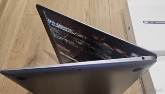 Apple MacBook Air 13 2020 ročník A2179 - 7