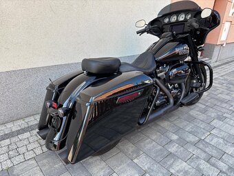 Harley Street Glide - 7