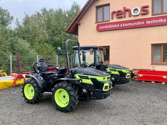Malotraktor AGT 1060 edice BOBNAR - otočné pracoviště řidiče - 7