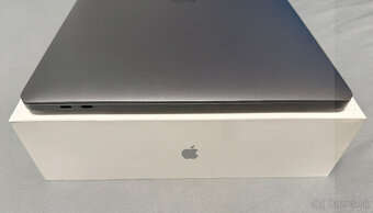MacBook Pro 15" 2019 - i7, 16GB, 256GB (Space Grey) - 7