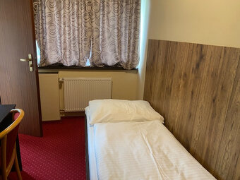 Predám zabehnutý hotel pri R1 medzi BB ZV po rekonštrukci - 7