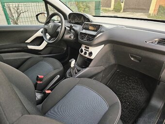 🚗💨 PEUGEOT 208 - 7