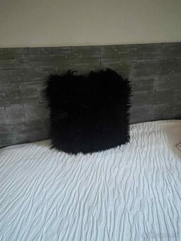 Vankuš z ovčej kožušiny - 7