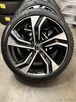 Nepoužitá zimná sada Volvo XC90 - 5x108 R22 , 275/35/22 - 7