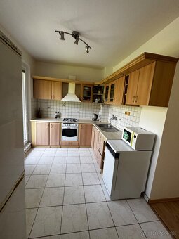 Ponúkam na predaj 3 izb. slnečný byt s balkónom na sídlisku - 7