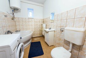 PEKNÝ POSCHODOVÝ RODINNÝ DOM - 7