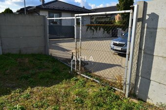 NA PREDAJ: zaujímavý stavebný pozemok 654m2 - Majcichov - 7