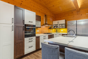 Na predaj dom snov–rodinné sídlo s jazierkom na kúpanie a pa - 7