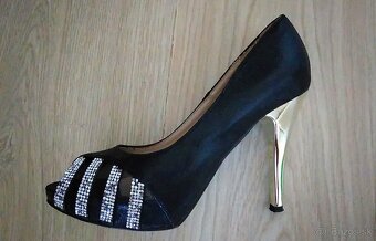 Topánočky so zlatým podpätkom - 7