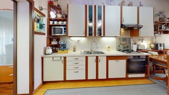 Rodinný dom s výhľadmi na hrad, 3 terasy + 2 polyfunkcie - 7