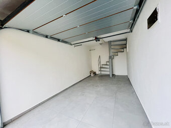 Viacúčelová budova v severnej časti mesta. - 7