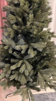 Umelý vianočný stromček - 7