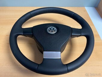 Predám nanovo obšitý trojramenný volant do VW - 7