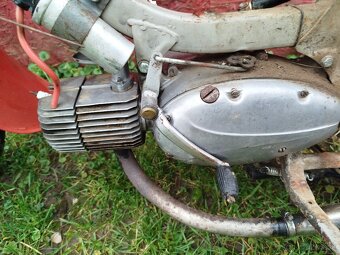 Predám Jawu pionier. Motor po g.o. Pojazdná, bez papierov - 7