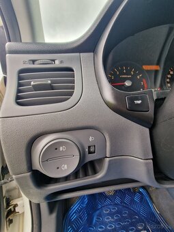 Kia Rio 2005 1.4 benzín - 7