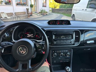 VW Beetle cabrio 2013 121tisíc km 1,2 tsi 77kw - 7