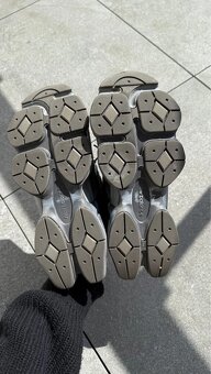 New Balance 9060 Grey - 7