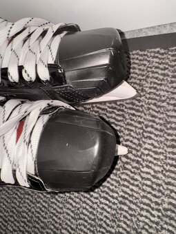 BRANKÁŘSKÉ BRUSLE BAUER VAPOR X700, vel. 40,5/6 EE - 7