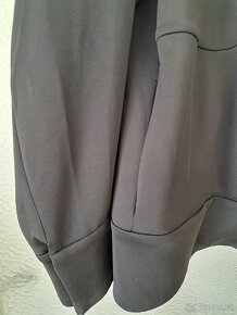Cierna bunda s kapucou velkost M - 7