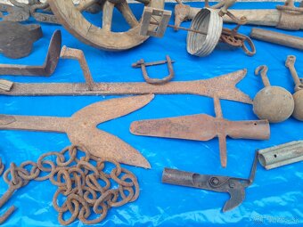 Staré historické ,rustikálne, kované náradie a pomôcky. - 7