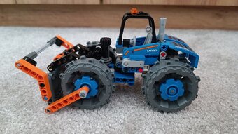 LEGO Technic 42071 - Dozer Compactor - 7