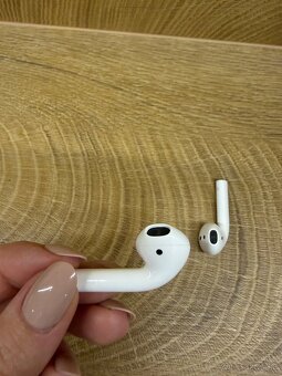 Apple AirPods 1 - 7