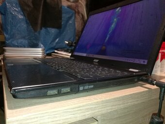 Acer. Intel Dvojjadro. 15,6" LED. 4GB. 500 GB. - 7