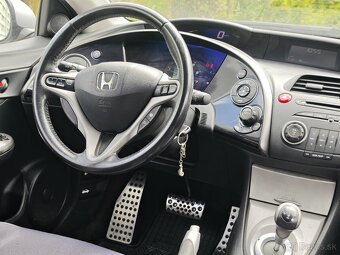 Predám Honda Civic 1.6i 5dverová s automatickou prevodovkou - 7