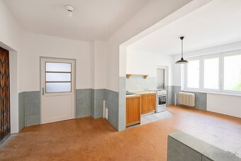 Rodinný dom s veľkou záhradou - 7