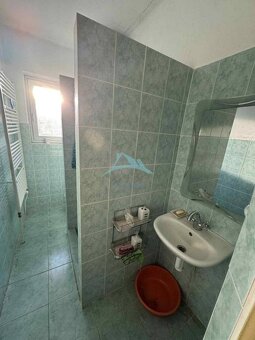 Dvojgeneračný rodinný dom s veľkou garážou a záhradou - 7