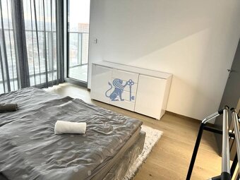Na PRENÁJOM unikátny 2i byt v ikonickej EUROVEA Tower na 32. - 7