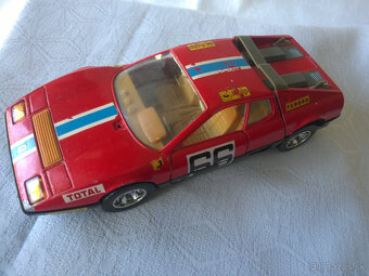 staré plechové auto, a model ferrari- retro hračky - 7
