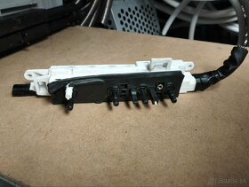 Predám náhradné diely na sedačku alfa Romeo 166 - 7