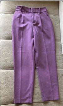 ———-Fialové nohavice s opaskom Zara, S/36, 11.70 E—— - 7
