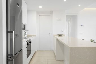 Úžasný priestranný apartmán s krásnou terasou vo Fuengirole - 7