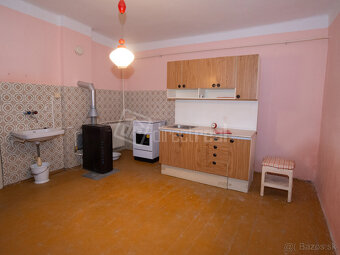 Predaj rodinného domu v centre Vlčian, pozemok 924 m2 - 7