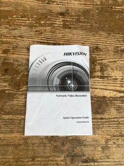 Síťový video rekordér ( NVR ) Hikvision DS-7604NI - 7