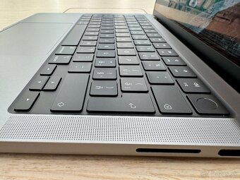 MacBook Pro (14-palcový, M3) - 7