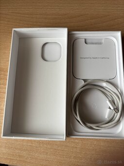 Predám IPHONE 15 - 7